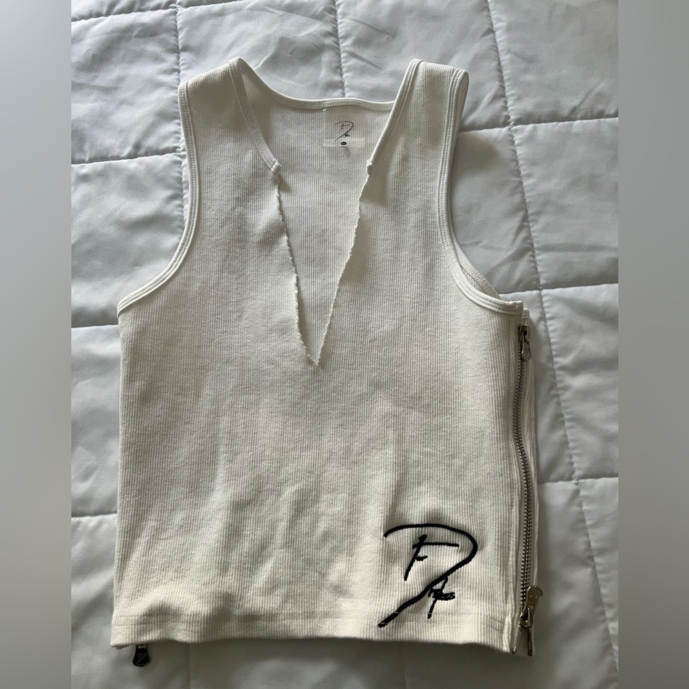 Tordrobes white top